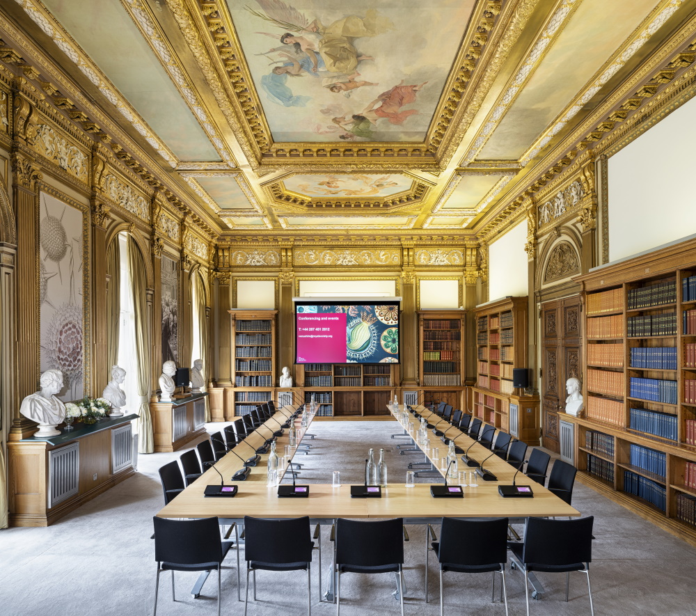 Table organised in a large U-shape. 