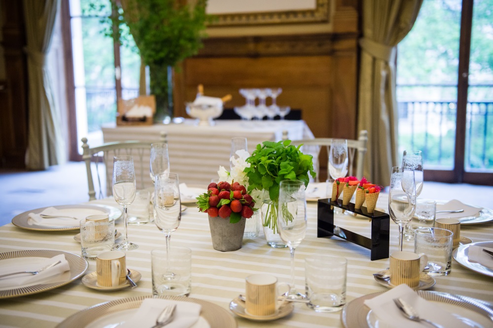 A table adorned with a dinner set.